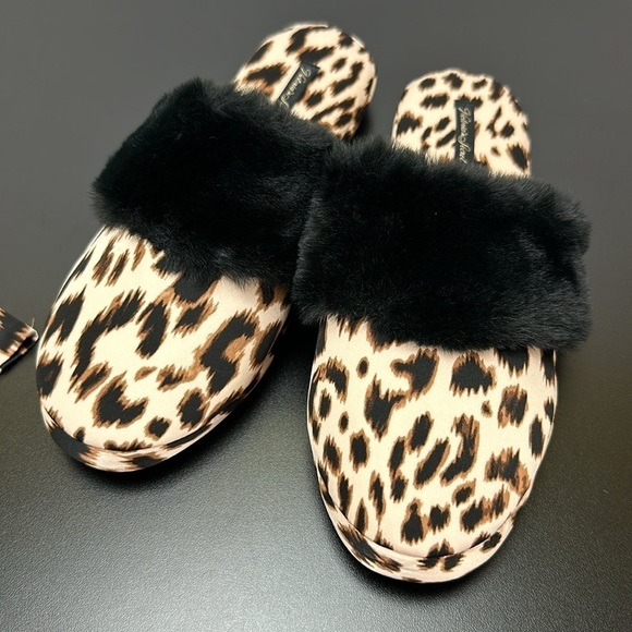 Victoria’s Secret Leopard Print Bed Slippers Medium (7-8) Satiny Faux Fur Trim - Picture 11 of 12
